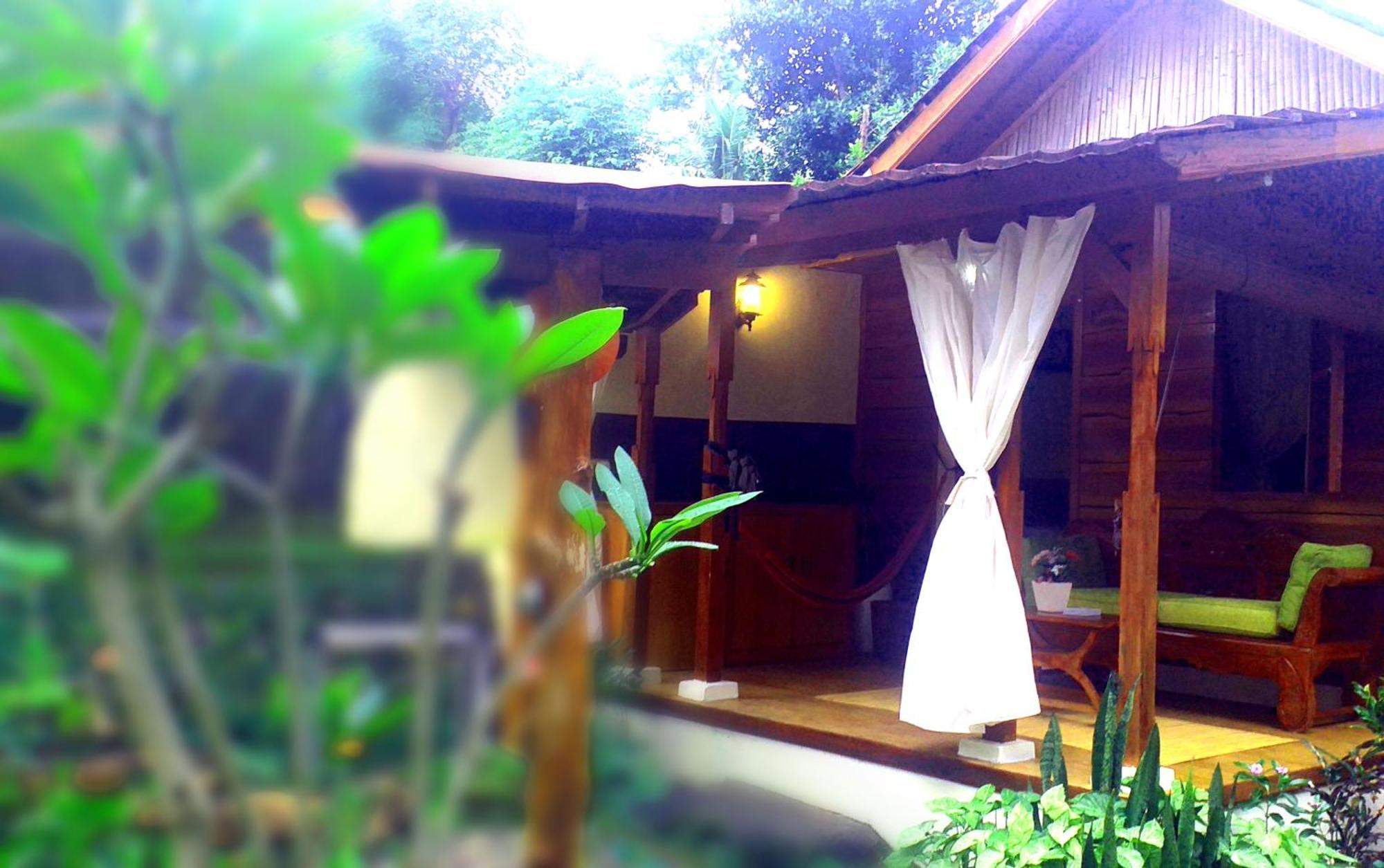 Lafyu Bali Hotel Singaraja Екстериор снимка